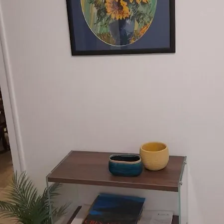 아파트 Mit Terrasse Und Garten Direkt Am Eichenwald Mit Herrlichem Ausblick 니바이스