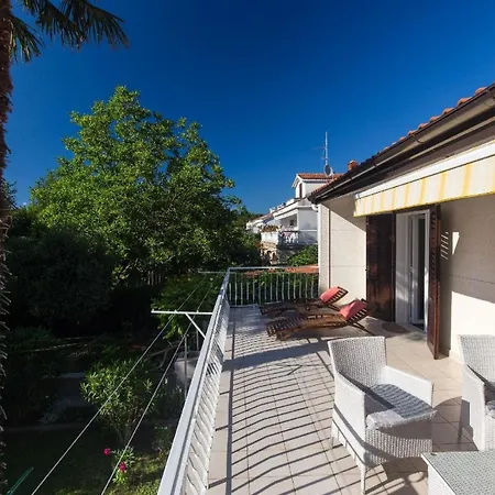 Lejlighed Mit Terrasse Und Garten Direkt Am Eichenwald Mit Herrlichem Ausblick Njivice